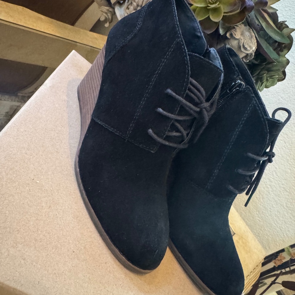 Lucky Brand Shylow Wedge Black Suede Leather Lace Up Bootie Women’s 7.5